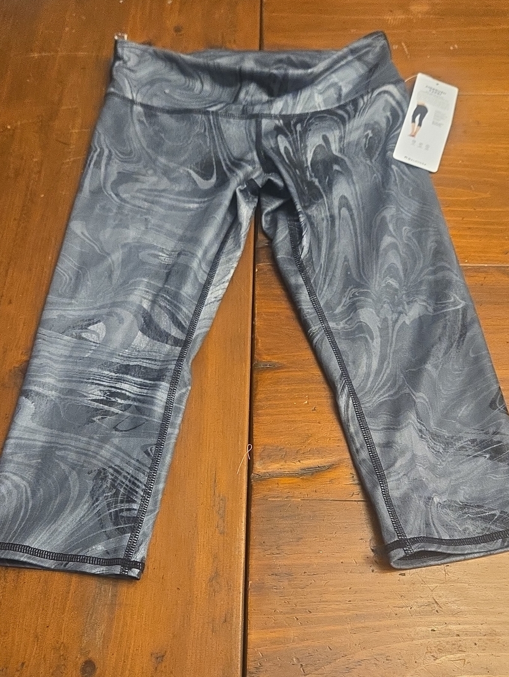 Nwt ALO Yoga Marble-Print Cropped Leggings in Gray Tones Size Small